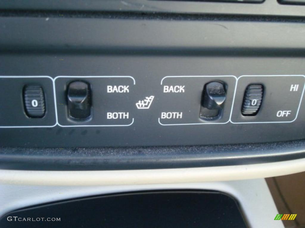 2002 Lincoln Continental Standard Continental Model Controls Photo #44706654