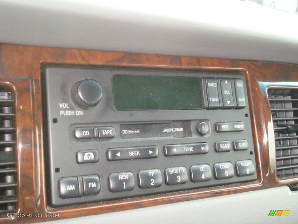 2000 Lincoln Town Car Signature Controls Photo #44707318
