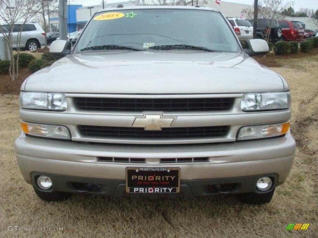 2005 Suburban 1500 Z71 - Silver Birch Metallic / Gray/Dark Charcoal photo #8