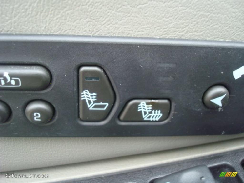 2005 Suburban 1500 Z71 - Silver Birch Metallic / Gray/Dark Charcoal photo #17