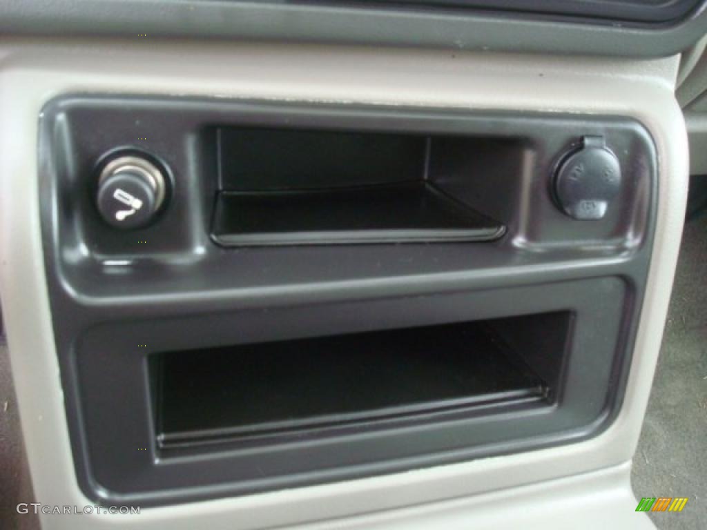 2005 Suburban 1500 Z71 - Silver Birch Metallic / Gray/Dark Charcoal photo #22