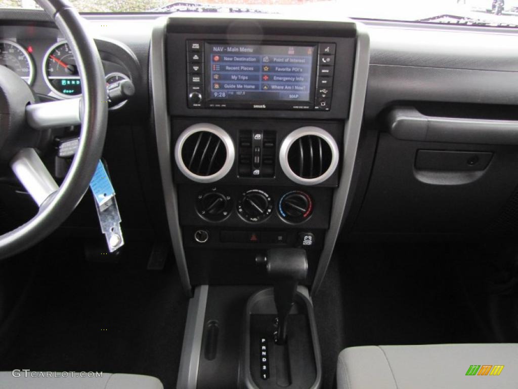 2008 Jeep Wrangler Unlimited Sahara Controls Photo #44715387