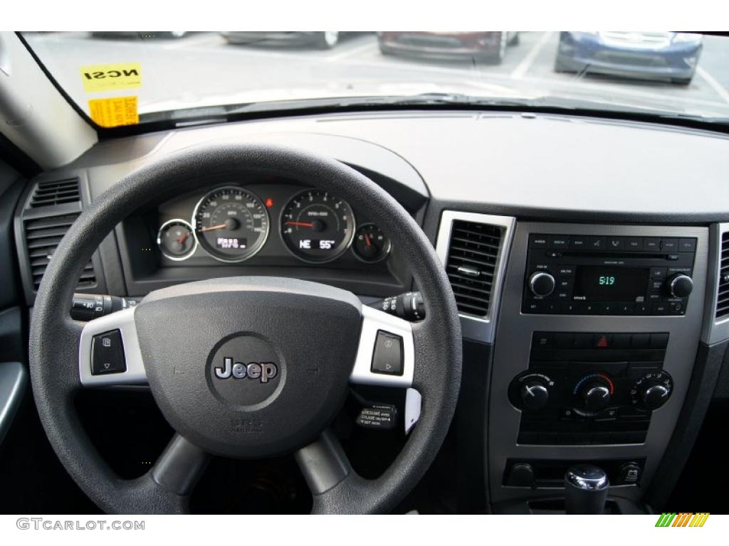 2008 Grand Cherokee Laredo - Bright Silver Metallic / Dark Slate Gray/Light Graystone photo #30