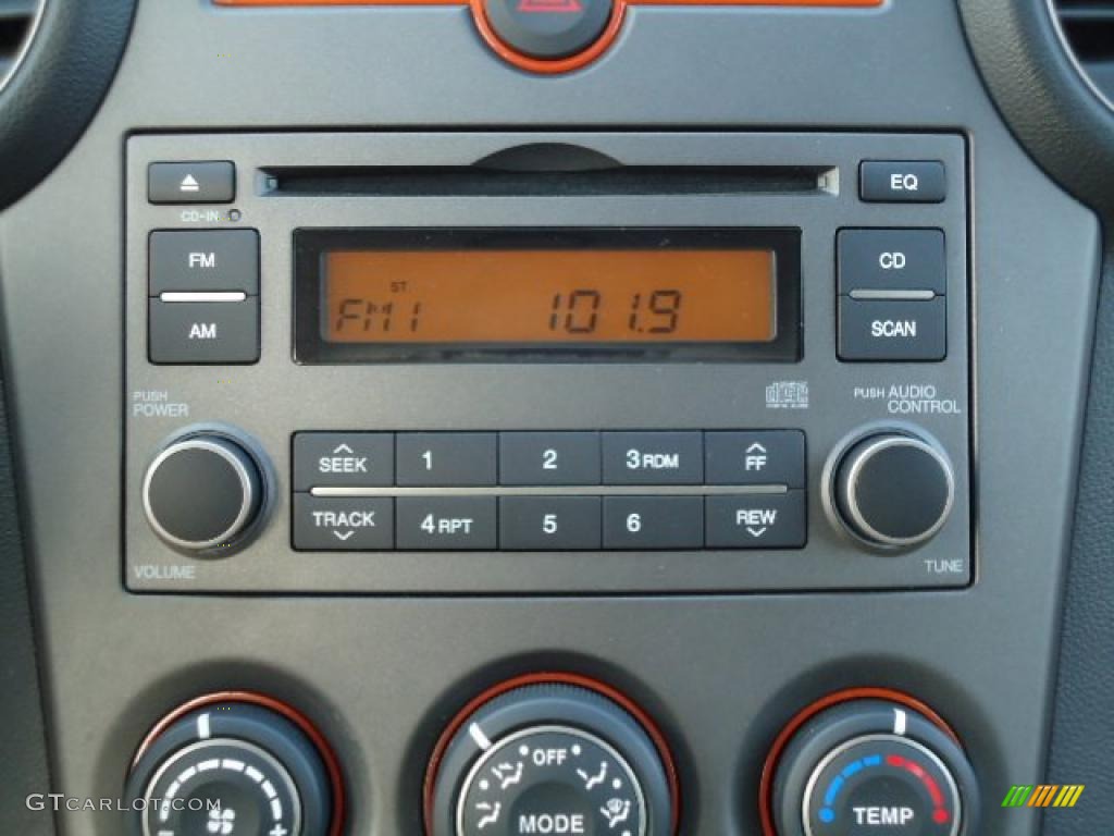 2007 Kia Rondo LX Controls Photo #44719069