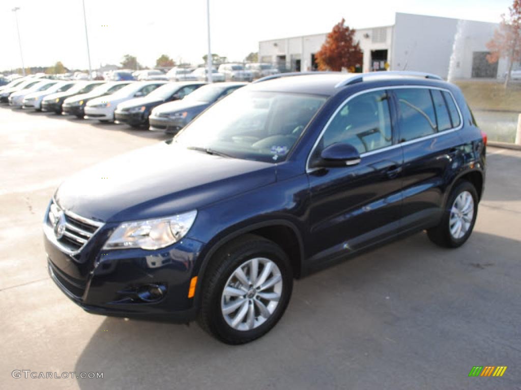 Night Blue Metallic Volkswagen Tiguan