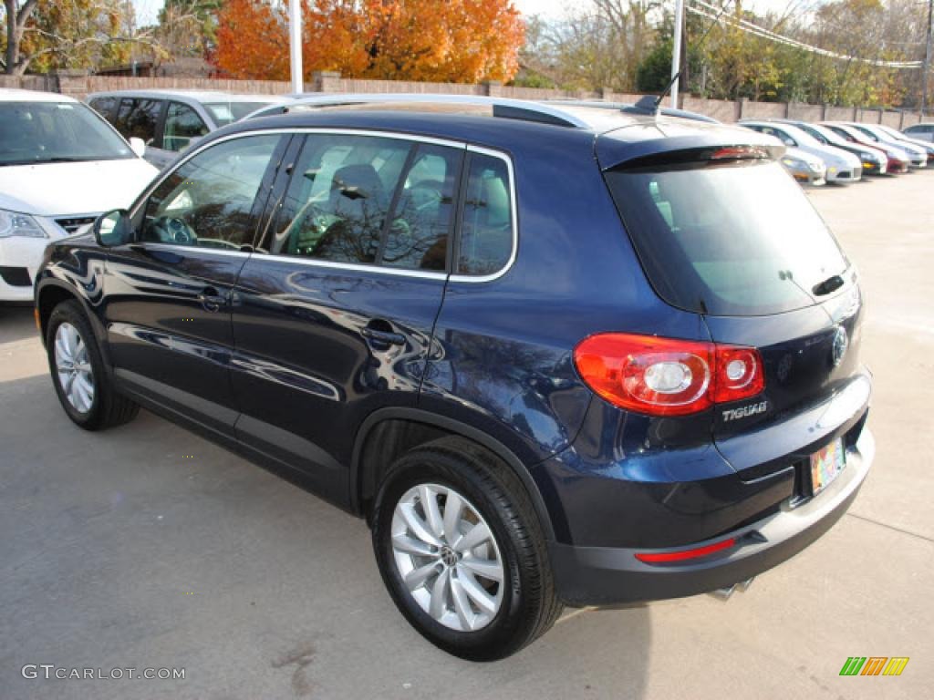 2011 Tiguan SE - Night Blue Metallic / Charcoal photo #2