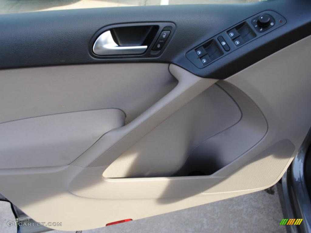2011 Volkswagen Tiguan S Clay Gray Door Panel Photo #44720672