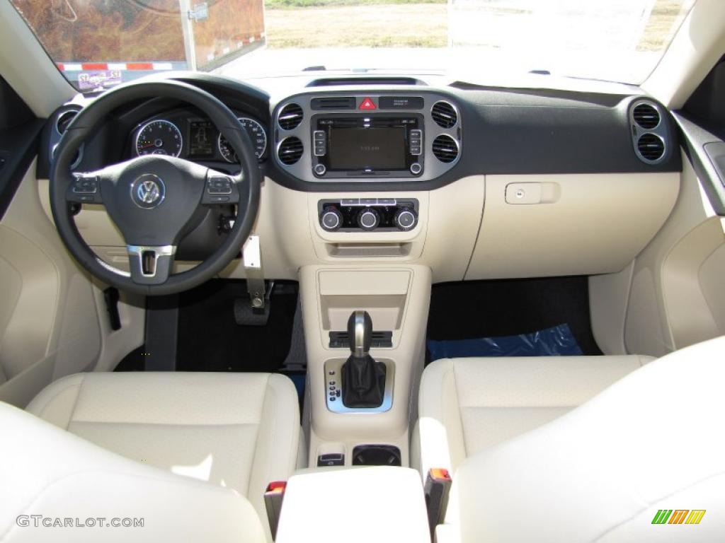 2011 Volkswagen Tiguan SE Sandstone Dashboard Photo #44720848