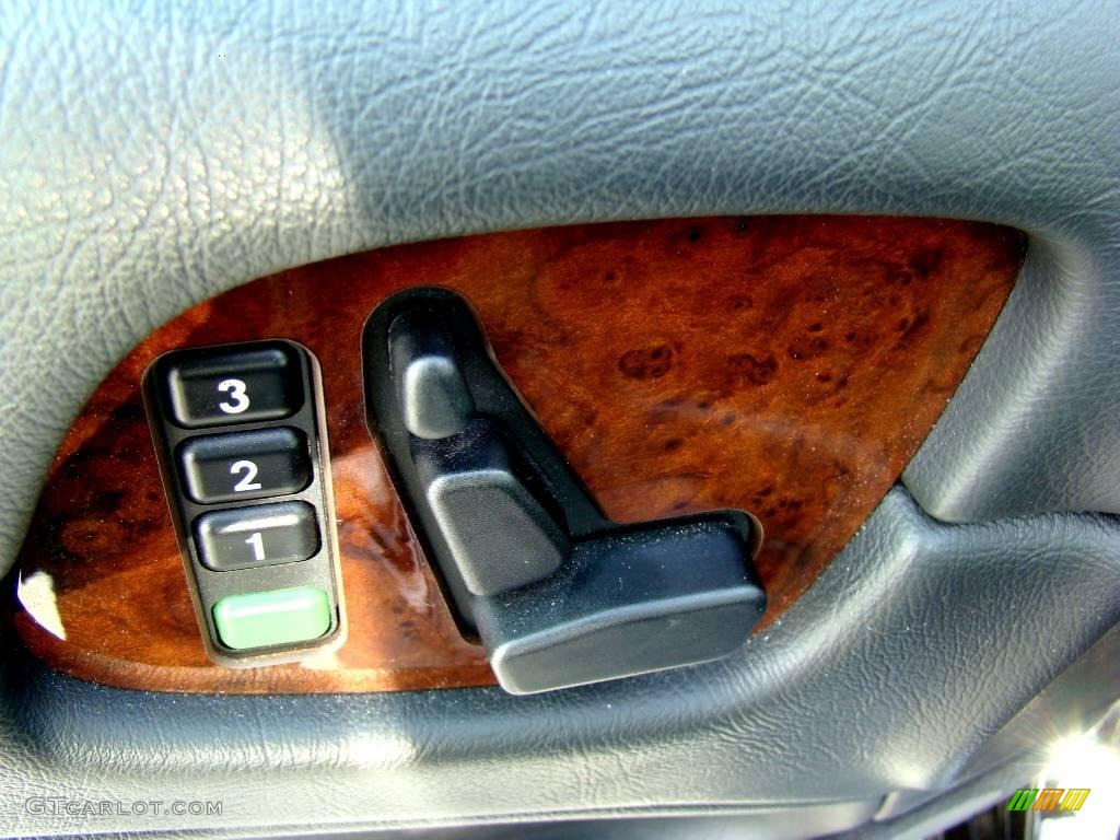 2001 Mercedes-Benz CLK 320 Coupe Controls Photo #44725024