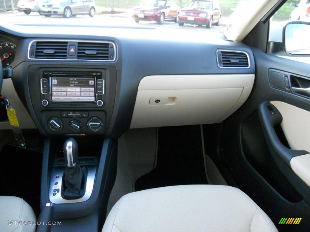 2011 Volkswagen Jetta SE Sedan 6 Speed Tiptronic Automatic Transmission Photo #44727341