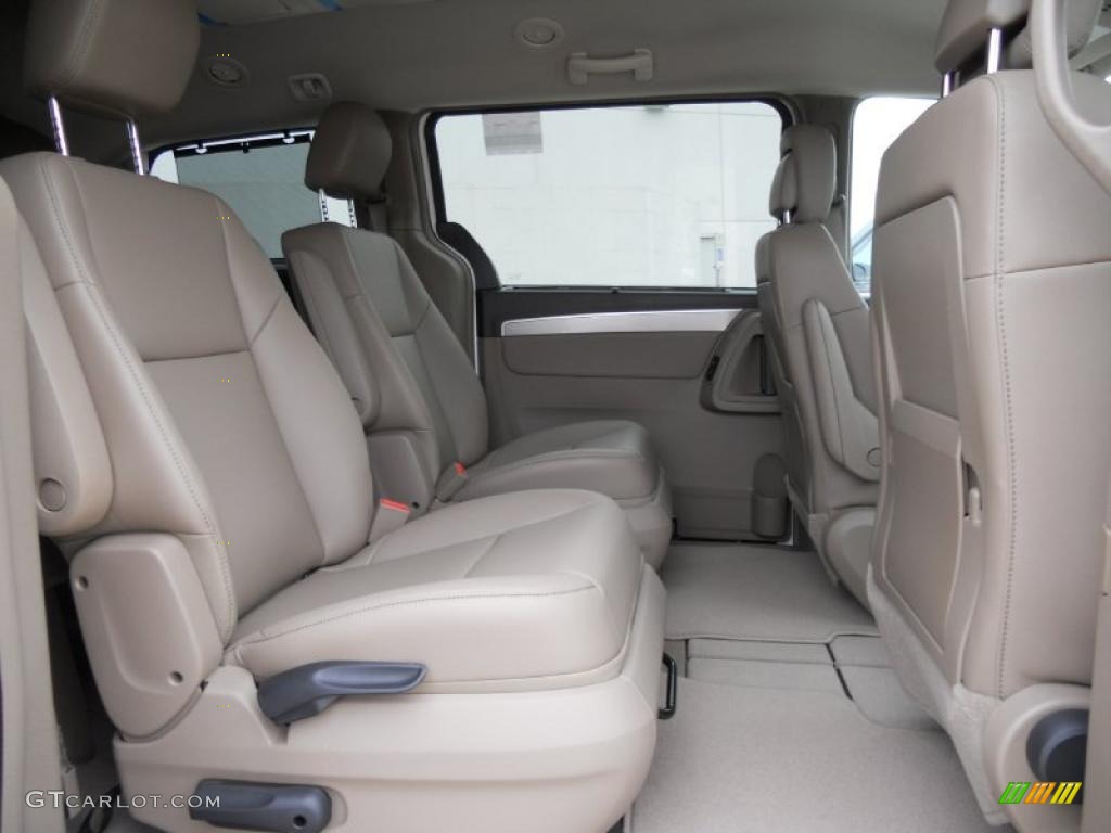 Sierra Stone Interior 2011 Volkswagen Routan SE Photo #44727581
