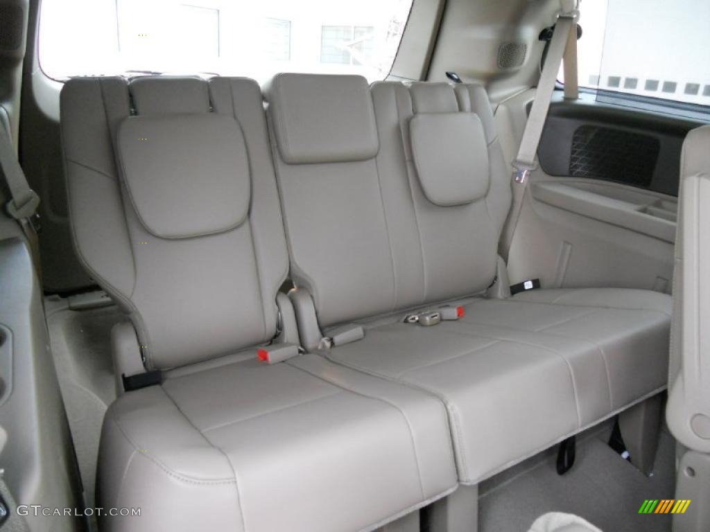 Sierra Stone Interior 2011 Volkswagen Routan SE Photo #44727593