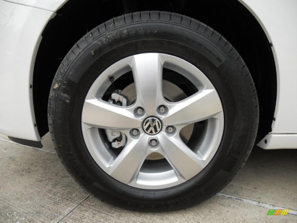 2011 Volkswagen Routan SE Wheel Photo #44727705