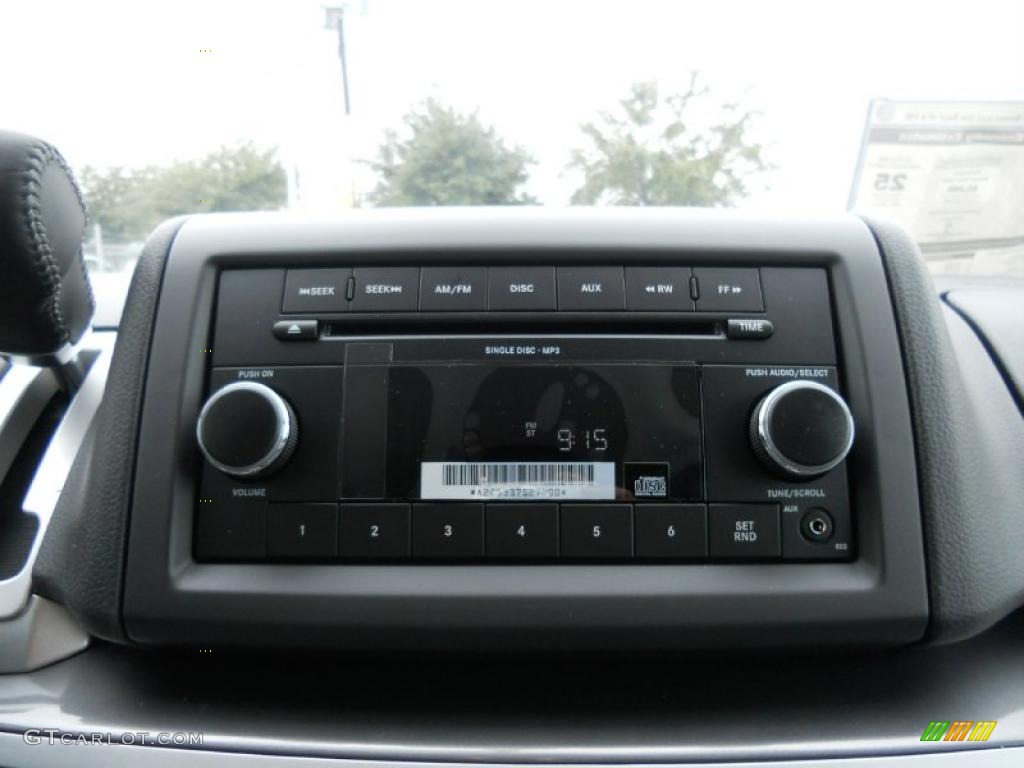 2011 Volkswagen Routan S Controls Photo #44727917