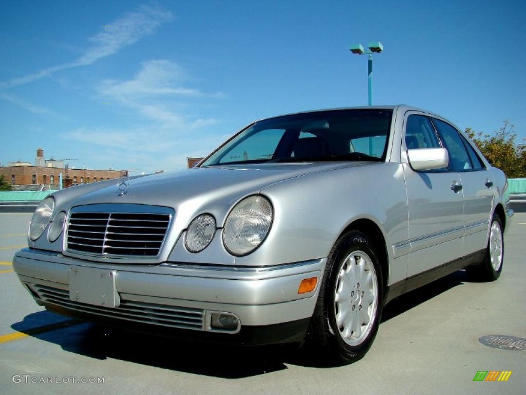 Brilliant Silver Metallic 1999 Mercedes-Benz E 300TD Sedan Exterior Photo #44729233