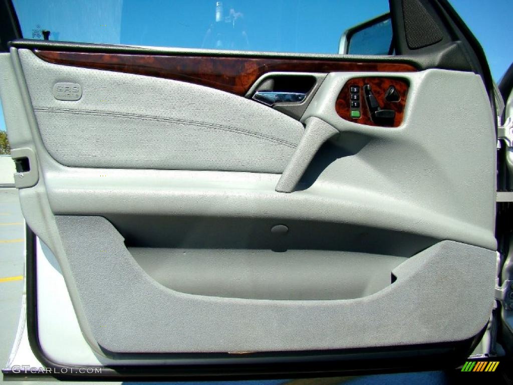 1999 Mercedes-Benz E 300TD Sedan Grey Door Panel Photo #44729461