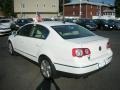 Candy White - Passat Komfort Sedan Photo No. 2
