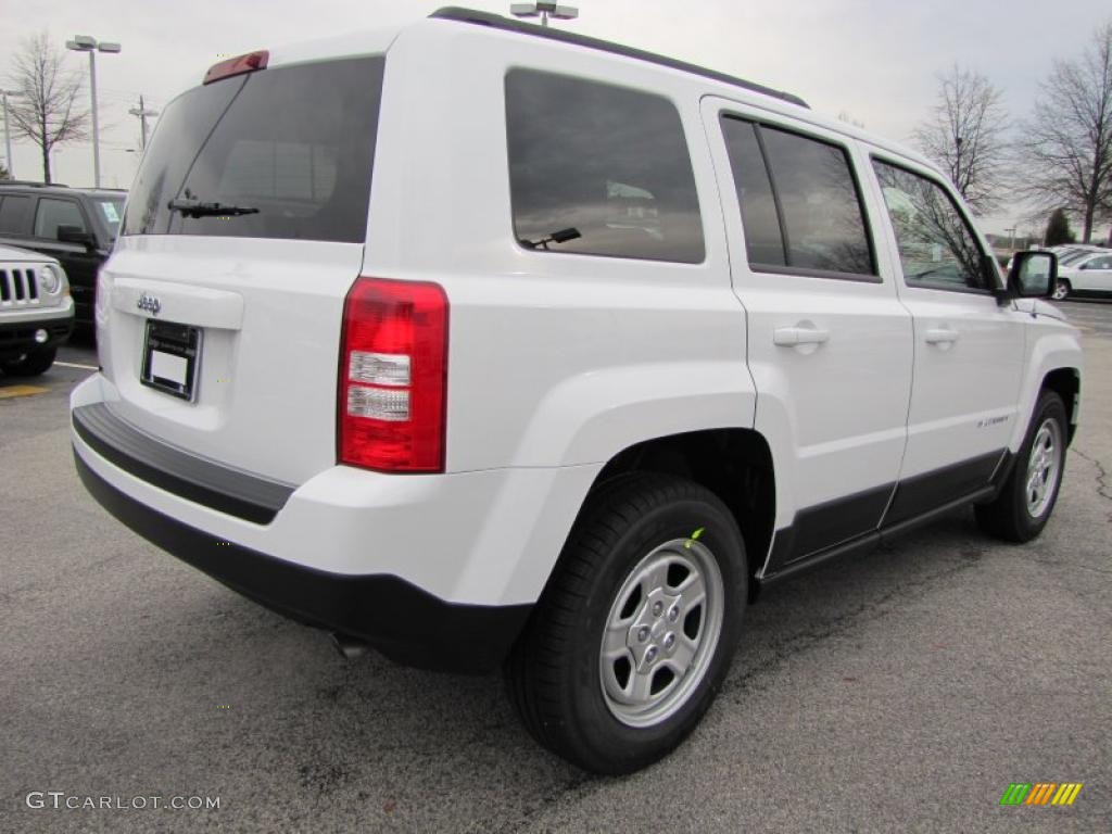 2011 Patriot Sport - Bright White / Dark Slate Gray photo #3