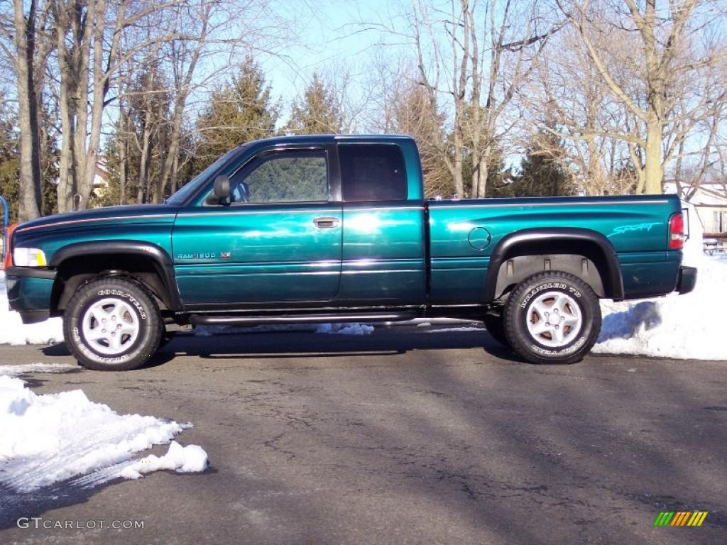 1998 Ram 1500 Sport Extended Cab 4x4 - Emerald Green Pearl / Gray photo #1