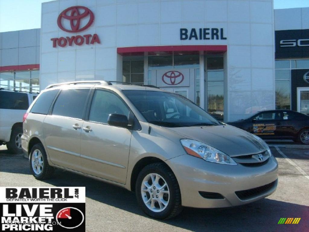 2006 Sienna LE AWD - Desert Sand Mica / Taupe photo #1