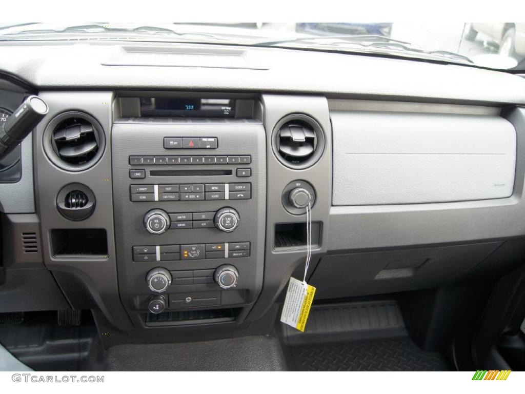 2011 F150 XL SuperCab - Ingot Silver Metallic / Steel Gray photo #31