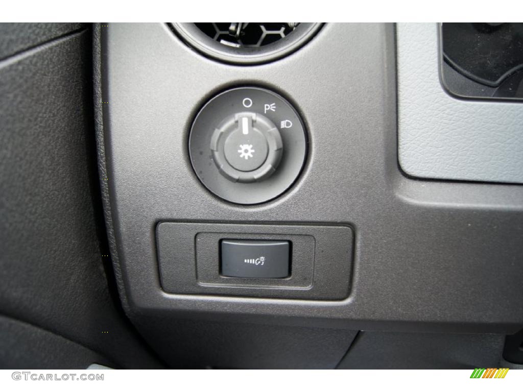 2011 Ford F150 XL SuperCab Controls Photo #44746302