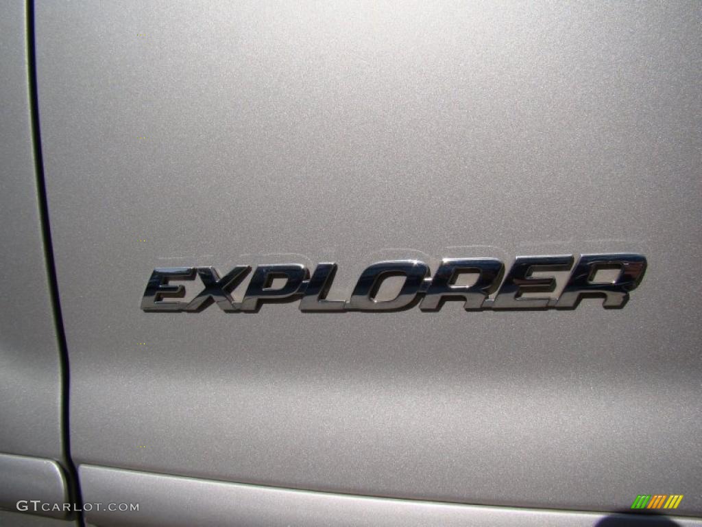 2004 Explorer XLT - Silver Birch Metallic / Graphite photo #37