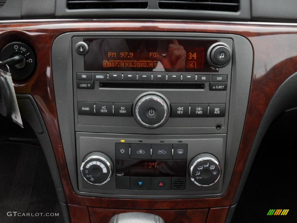 2007 Saturn Aura XR Controls Photo #44750359