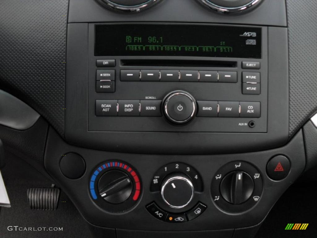 2010 Chevrolet Aveo LT Sedan Controls Photo #44750795