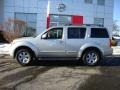 Silver Lightning - Pathfinder SE 4x4 Photo No. 2