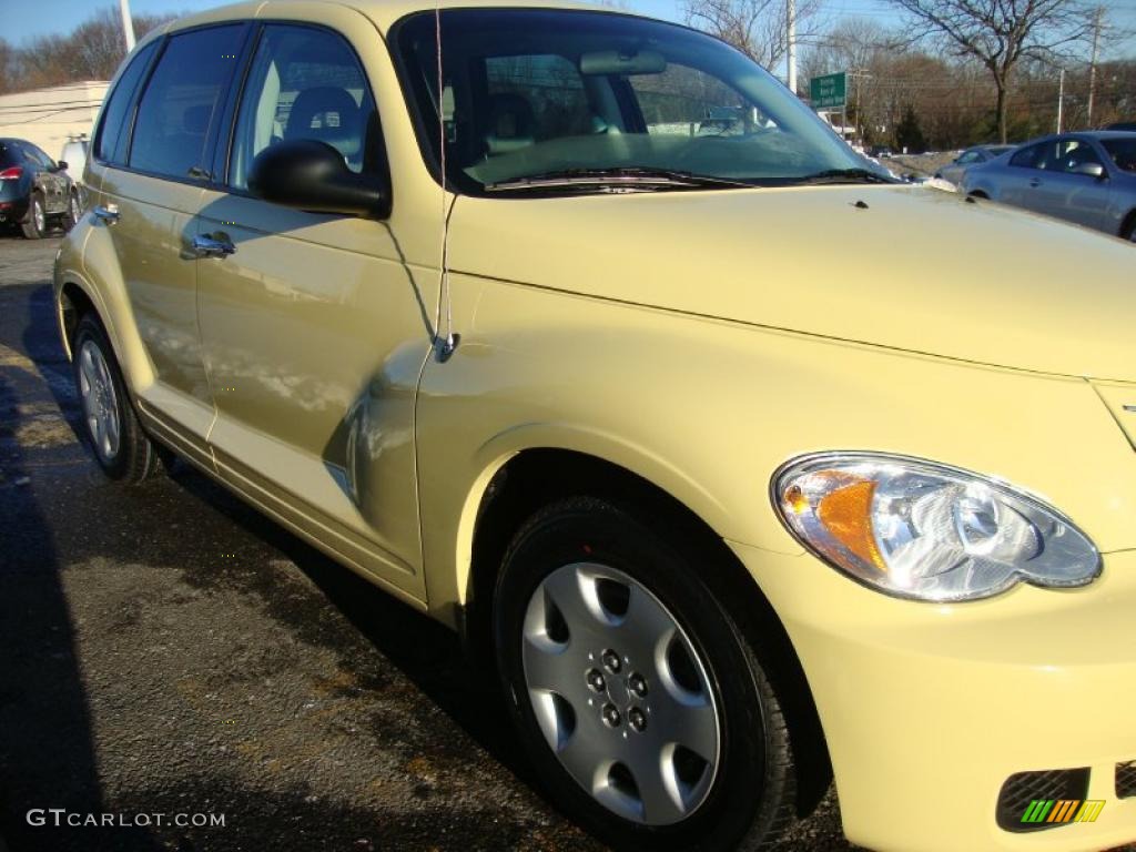 2007 PT Cruiser Touring - Pastel Yellow / Pastel Pebble Beige photo #9