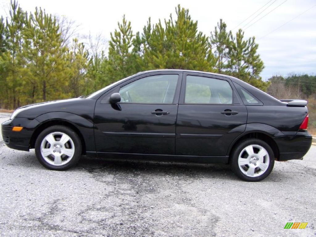 2005 Focus ZX4 SES Sedan - Pitch Black / Dark Flint/Light Flint photo #12