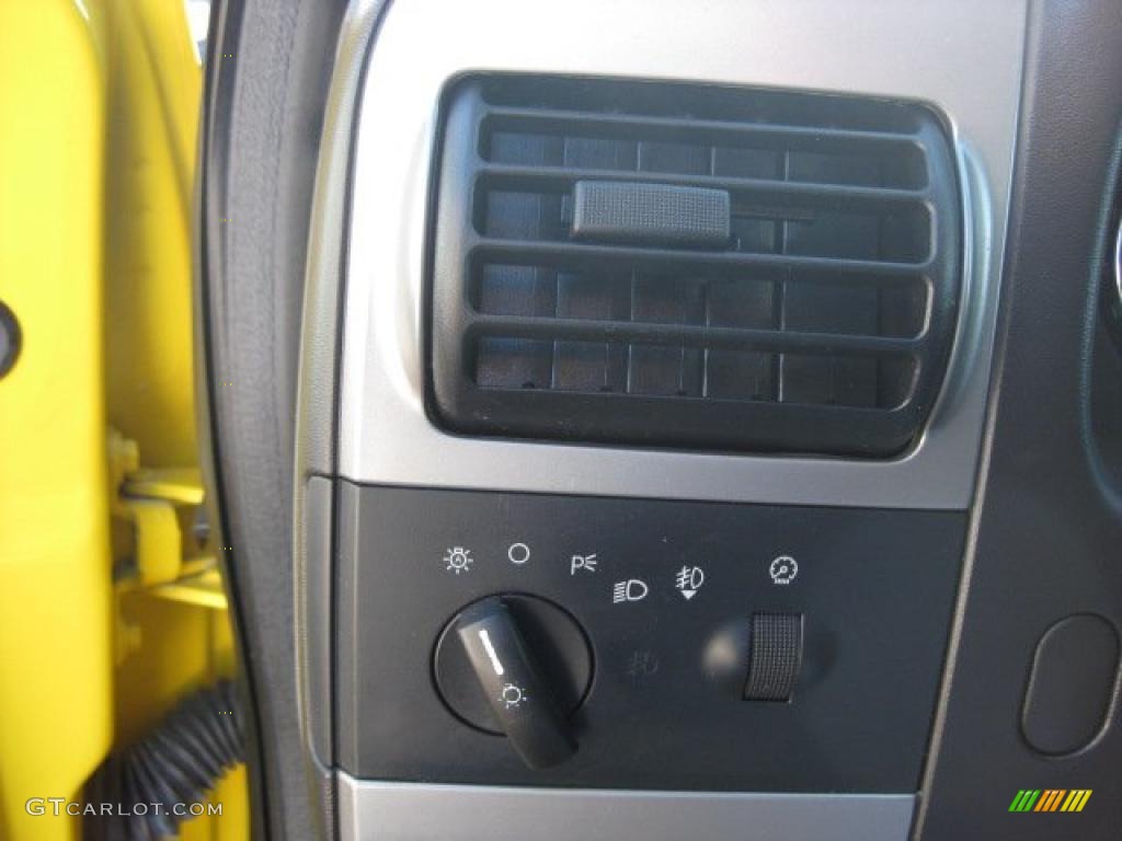 2006 F350 Super Duty Amarillo Edition Crew Cab 4x4 - Blazing Yellow / Black photo #29