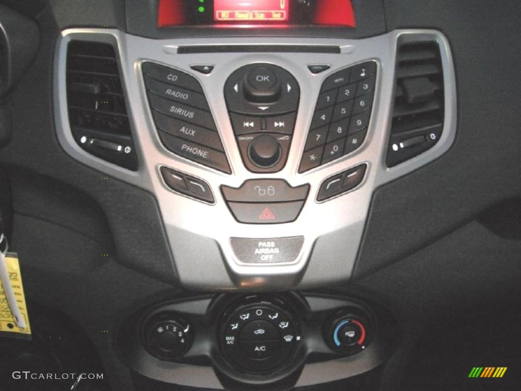 2011 Ford Fiesta SE Hatchback Controls Photo #44757883