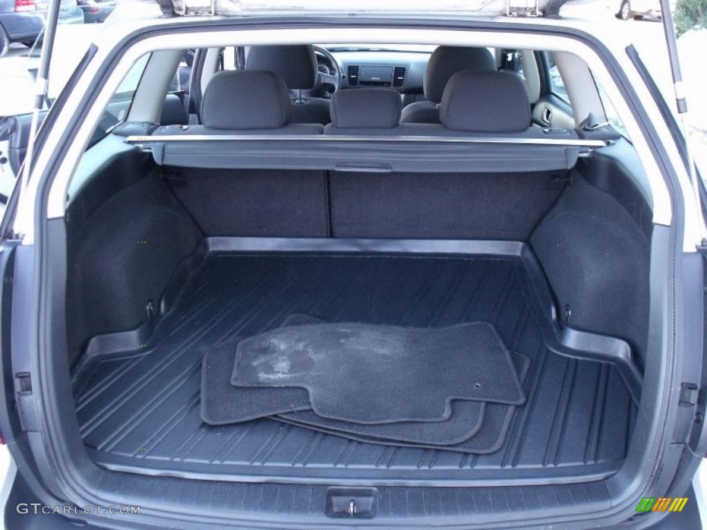 2005 Subaru Legacy 2.5i Wagon Trunk Photo #44761119