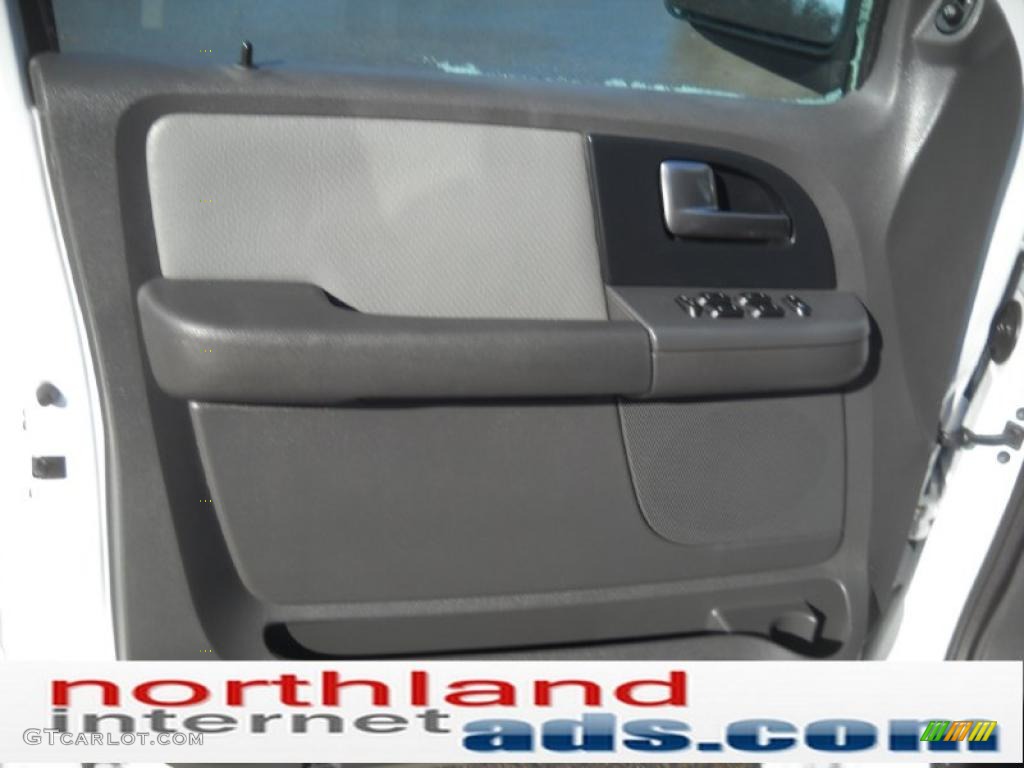 2003 Expedition XLT 4x4 - Oxford White / Flint Grey photo #9