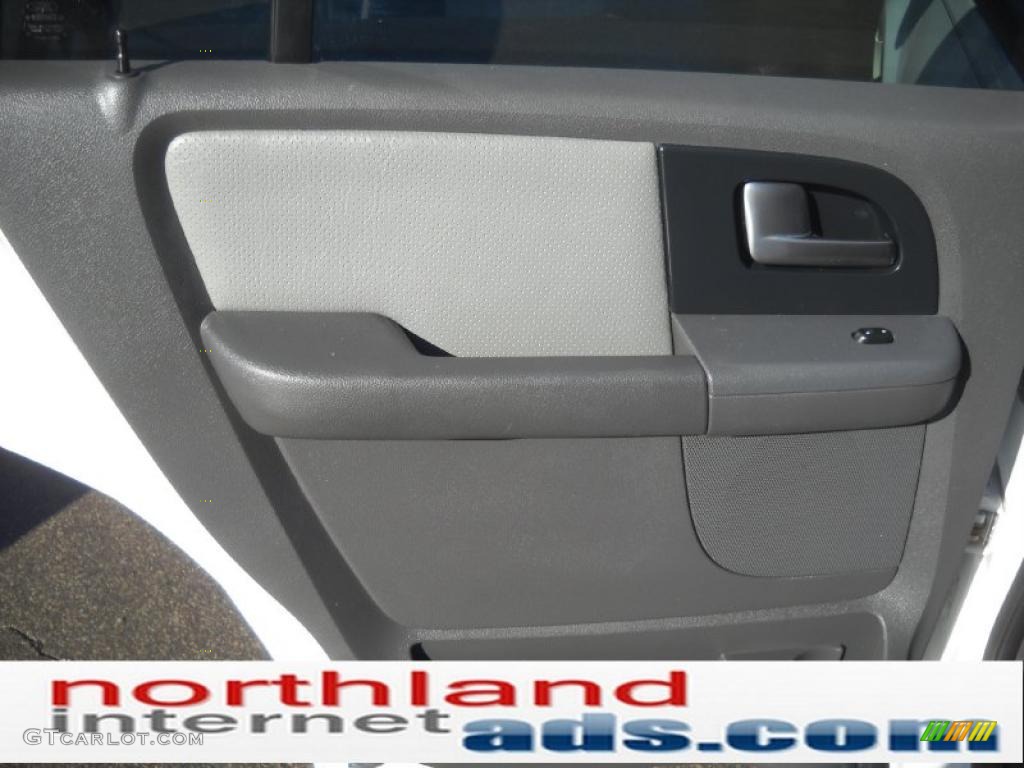 2003 Expedition XLT 4x4 - Oxford White / Flint Grey photo #13