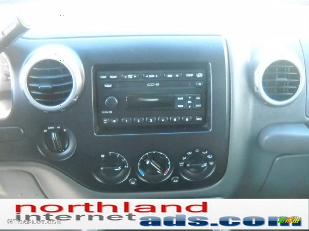 2003 Expedition XLT 4x4 - Oxford White / Flint Grey photo #17