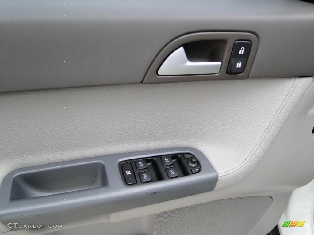 2007 Volvo S40 2.4i Dark Beige/Quartz Door Panel Photo #44773149