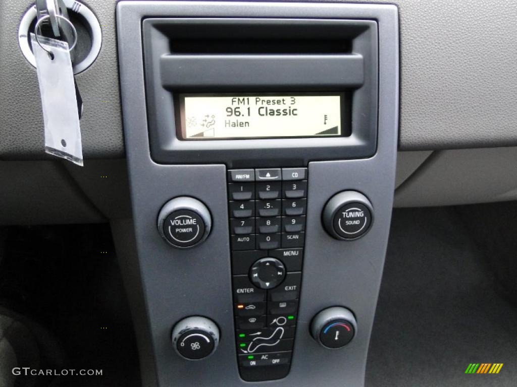 2007 Volvo S40 2.4i Controls Photo #44773245