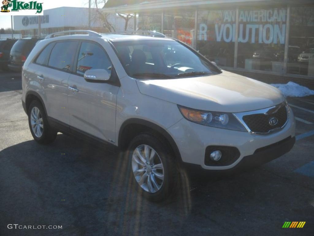 White Sand Beige Kia Sorento