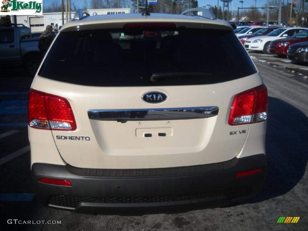 2011 Sorento EX V6 AWD - White Sand Beige / Black photo #4