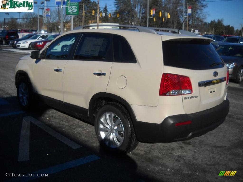 2011 Sorento EX V6 AWD - White Sand Beige / Black photo #5