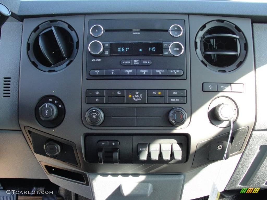 2011 Ford F250 Super Duty XL Crew Cab 4x4 Controls Photo #44780175