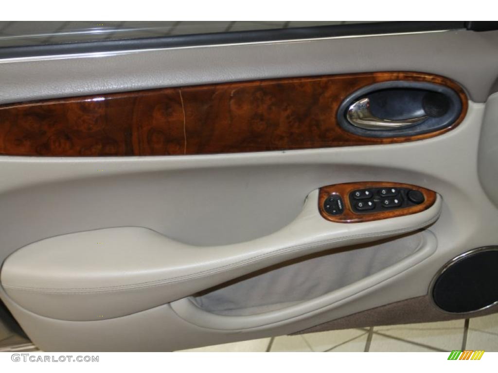 2000 Jaguar XJ XJ8 Controls Photo #44783654