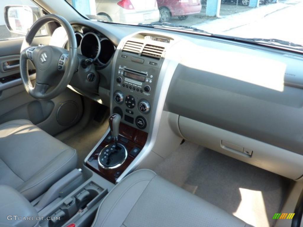 Beige Interior 2006 Suzuki Grand Vitara Luxury Photo #44792650