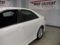 Super White - Camry SE Photo No. 7