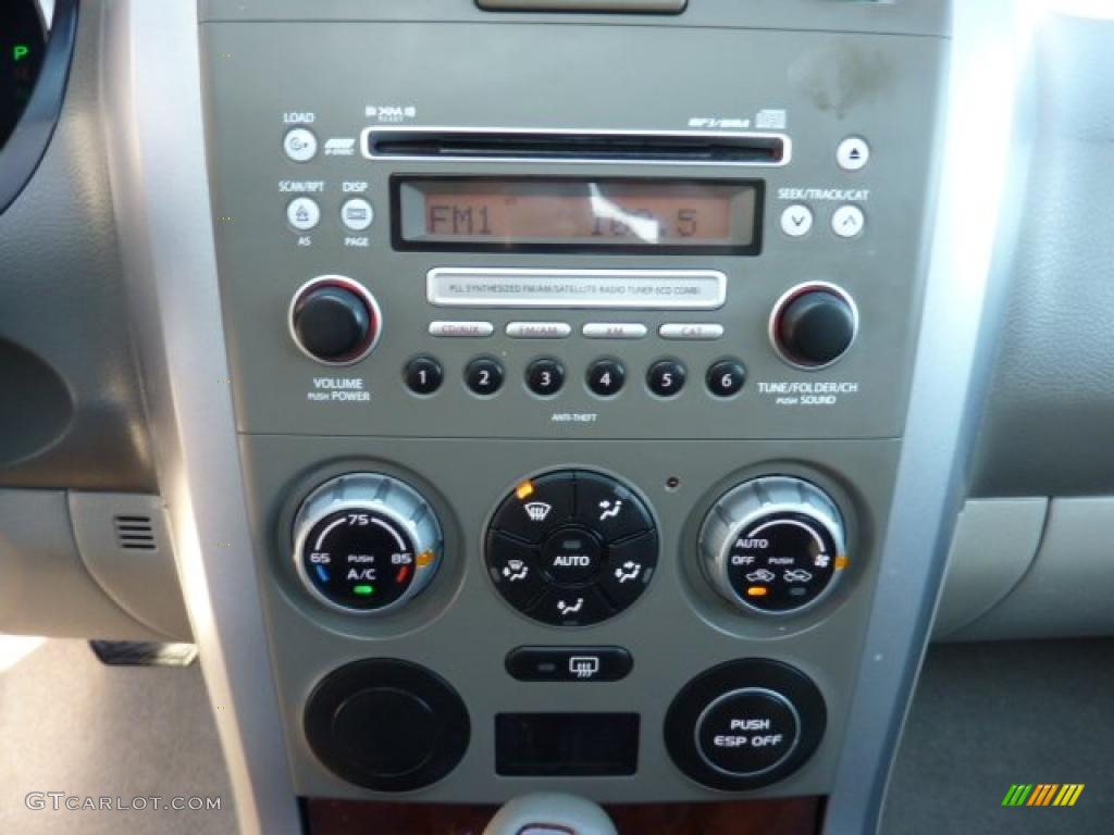 2006 Suzuki Grand Vitara Luxury Controls Photo #44792682