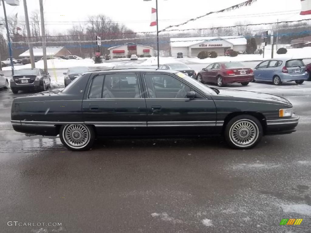 Polo Green Metallic 1995 Cadillac DeVille Sedan Exterior Photo #44799230