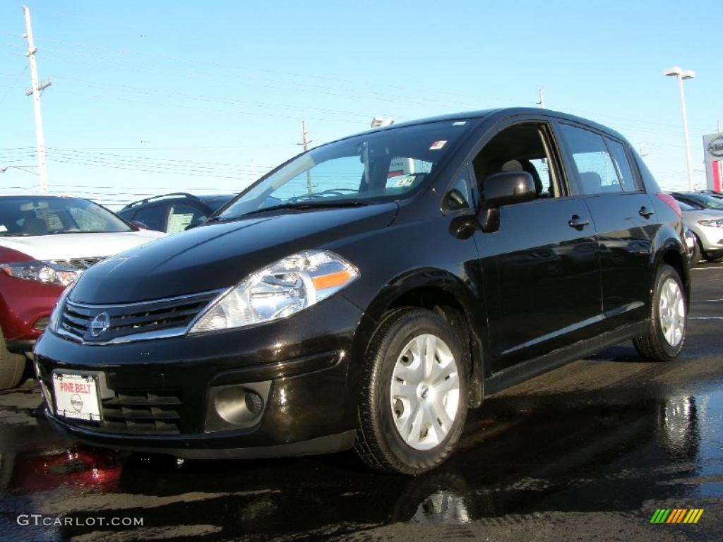 2010 Versa 1.8 S Hatchback - Espresso Black / Charcoal photo #1